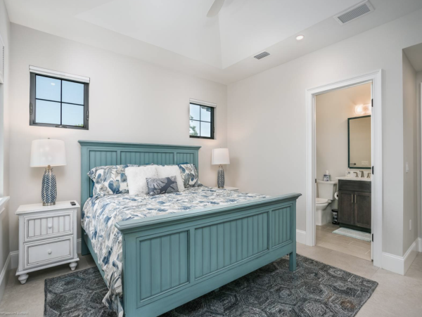 Luxurious Vacation Pool Home in Siesta Key 5 min walk to beach
